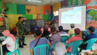 Danramil Benowo Berikan Wasbang Ketua RW dan RT Se-Kelurahan Tambak Osowilangon