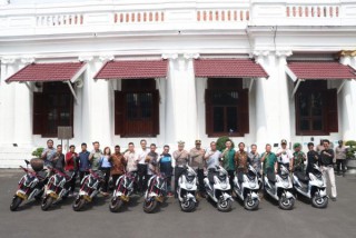 Apresiasi Kinerja Kepolisian, PT Molindo Mewakili Masyarakat Hibahkan 20 Unit Motor Listrik Kepada Polrestabes Surabaya