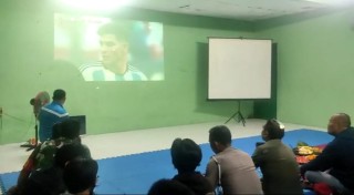 Nonton Bareng Sepak Bola Piala Dunia Bersama Dandim 0830/Surabaya Utara