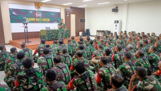 Jam Komandan, Dandim Gresik Apresiasi Kinerja Babinsa dan menghimbau untuk Minimalisir Terjadinya Pelanggaran Prajurit