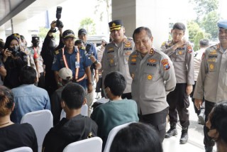 Kapolda Jatim Kunjungi Gerai Vaksin Presisi di GSN Pelabuhan Tanjung Perak