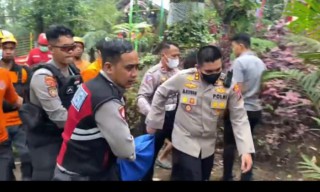 Kapolres Magetan Pimpin Evakuasi Korban Laka Bus Pariwisata di Sarangan