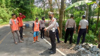Jelang Nataru Polres Trenggalek Survei Jalan, Pastikan Kamseltibcarlantas Kondusif