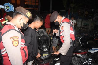 Patroli Gabungan Skala Besar, Polres Lamongan Berhasil Amankan 47 Motor dan 18 Liter Miras