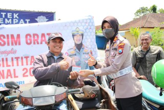 Polres Jember Gandeng Bank BRI Berikan 25 SIM D Gratis Untuk Disabilitas