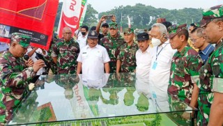 Pangdam V/Brawijaya Tanam Padi IDAMAN di Gresik.