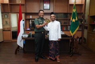 Danrem 084/Bhaskara Jaya Menerima Kunjungan Silaturahmi Pengasuh Pondok Pesantren Pancawarna Sidoarjo