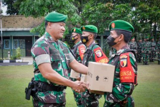 Pimpin Upacara Bendera Dandim Gresik Ingatkan Seluruh Prajurit Tetap Jaga Kesehatan.