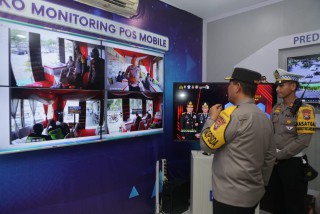 Sapa Petugas Pam Melalui Monitoring Pos Mobile,Waka Polda Jatim Minta Antisipasi Kepadatan Lalin di Lamongan