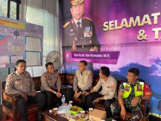 Tim Konselor Polres Pasuruan Kota Berikan Trauma Healing Kepada Personil Ops Lilin Semeru 2022