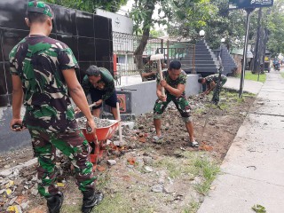 Benahi Pangkalan, Koramil 0830/06 Benowo Wujudkan Kebersihan dan Kenyamanan