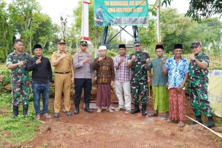 Program TNI AD Manunggal Air Bersih Kodim 0826/Pamekasan di Tinjau Danrem 084/Bhaskara Jaya