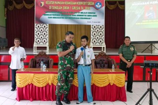Kehadiran Dandim Dinantikan Seluruh Pelajar SMA N 1 Gresik Untuk Berikan Pembekalan Wasbang.