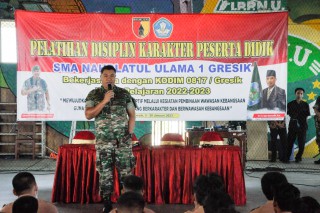 Wujudkan Generasi Muda Berprestasi Dandim Kunjungi SMA NU 1 Gresik.