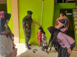 Cegah Stunting Pada Anak, Babinsa Wringinanom Rutin Dampingi Pelaksanaan Posyandu