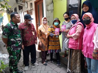 Babinsa Dampingi Pengecekan Serta Pemberian Susu dan Vitamin Terhadap Ibu Hamil