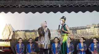 Bunda Lisdyarita Hadiri Puncak Acara Ultah Ke-25 SMAN Babadan Nanggap Wayang