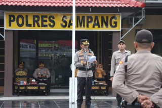 AKBP Siswantoro Pimpin Upacara Hari Satpam Ke-42 Tahun 2022 Di Mapolres Sampang