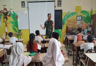 Tanamkan Kedisiplinan dan Akhlak, Babinsa Koramil Bubutan Berikan Wasbang Sejak Dini