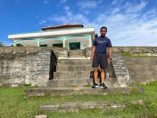 Personil Kodim Gresik Olahraga Bersama Sembari Menikmati Keindahan Istana Diatas Bukit Giri.