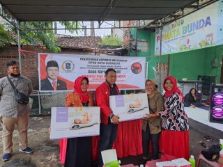 Berikan Bantuan Timbangan Untuk Bayi, Anas Karno : faktor Penting Bagi Kualitas Pemuda Nantinya.