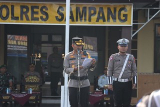 Kapolres AKBP Siswantoro Pimpin Apel Gelar Pasukan Operasi Keselamatan Semeru 2023 Kabupaten Sampang