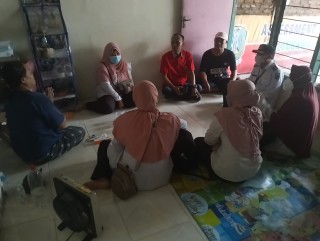 PDI Perjuangan Bantu Warga Tandes Idap Autoimun yang Menyerang kulit 