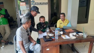 Babinsa Komsos Dalam Rangka Pemutakhiran Data Penerima Bantuan Jamban Di Wilayah