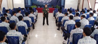 Penerimaan Prajurit TNI AD di Sosialisasikan di SMKN 7 Surabaya