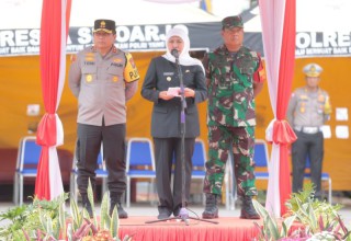 Gubernur Khofifah Pimpin Langsung Apel Gelar Pasukan Harlah 1 Abad NU