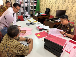 Jatim I Serahkan Tersangka Pidana Pajak Ke Kejari Surabaya