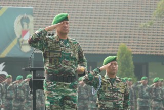 Danrem 084/Bhaskara Jaya Pimpin Upacara Bendera