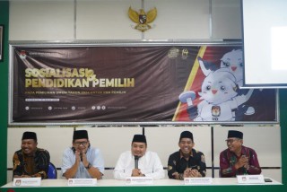 Sosialisasi KPU Jatim, Sasar Segmen Pemilih Pemula  Siswa-siswi MTsN 1 Mojokerto
