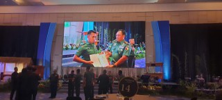 Viral Tangkap Jambret, Babinsa Koramil 0831/01 Simokerto Dapatkan Penghargaan Dari Pangdam  V/Brawijaya .