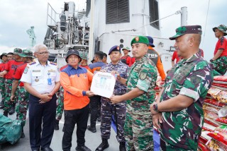 Kodim 0827/Sumenep Salurkan Bantuan untuk Masyarakat Kepulauan Masalembu