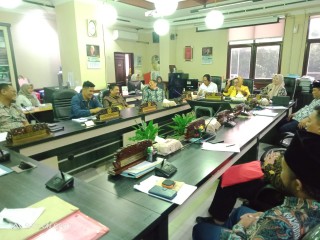 Camilia Habiba Menilai  Distribusi Bantuan Inventaris RW Belum Optimal