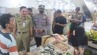 Bareng Forpimka, Polsek Ponorogo Blusukan Pantau Harga Sembako