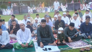 Kodim 0817/Gresik Gelar Sholat Idul Fitri, Halaman Makodim Dipenuhi Para Jamaah