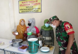 Cegah Stunting, Babinsa Pegirian Aktif Dampingi Posyandu