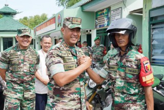 Babinsa Jajaran Kodim 0826/Pamekasan Menerima Bantuan 153 Unit Sepeda Motor Trail dari Menhan RI