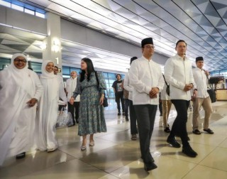 Lepas Keberangkatan Ibadah Haji Anies Baswedan, AHY : Semoga Lancar dan Hajinya Mabrur