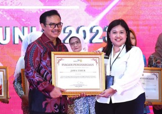 Capai Target Nasional 114,06%, BKKBN Jatim Sabet 2 Penghargaan dari BKKBN Pusat