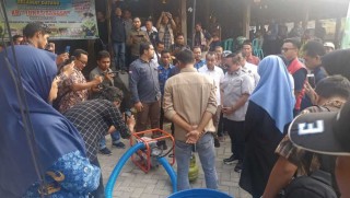 Sartono Serahkan  675 Paket Konverter BBM ke BBG Bagi Petani di Kabupaten Ponorogo