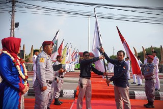 Ketiga kali,  KPU Jatim Serahkan Bendera Kirab Pemilu 2024 Menuju Sragen