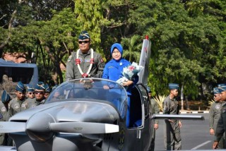 Naiki Mockup Bonanza, Tradisi Penyambutan Danpuspenerbal di Hari Pertama Kerja