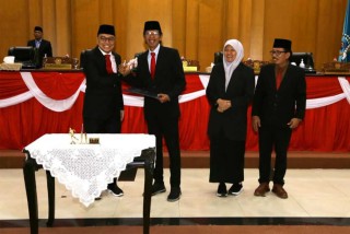 Nota Keuangan R-APBD Surabaya 2024 Diserahkan, Prioritas Pengentasan Kemiskinan