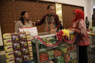 Selain BLT, 1.118 Warga Miskin di Kota Surabaya Diberi Bantuan Peralatan Usaha