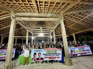 Prabowo-Gibran  Cegah Stunting, TKD Ponorogo Bagikan Susu dan Nasi Gratis