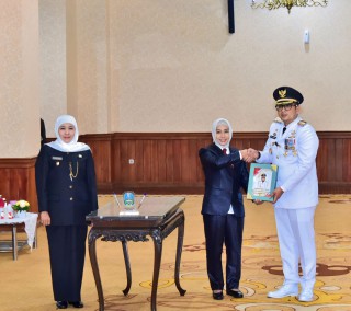 Gubernur Khofifah Lantik Moh. Ali Kuncoro Sebagai Pj. Walikota Mojokerto 