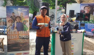 BPJAMSOSTEK Gelar Aktivasi Pasar Kerja Keras Bebas Cemas di Pasar Baru Gresik